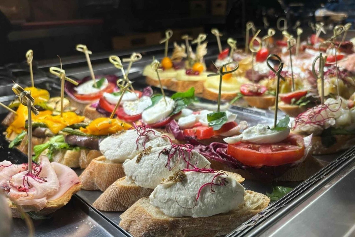 I 15 Bacari Nascosti di Venezia 2025: Dove Mangiano i Veneziani Veri