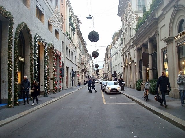 Via Montenapoleone shopping
